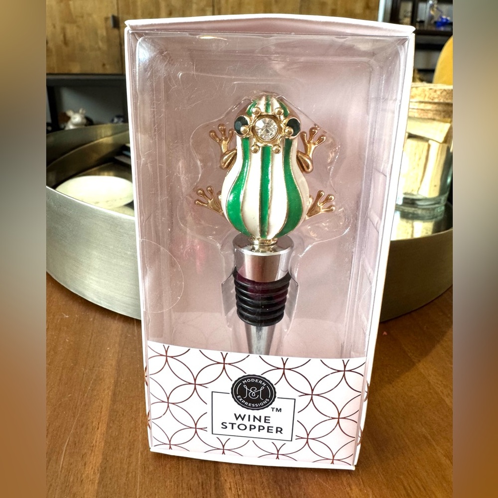 Queen Green Frog Wine Stopper